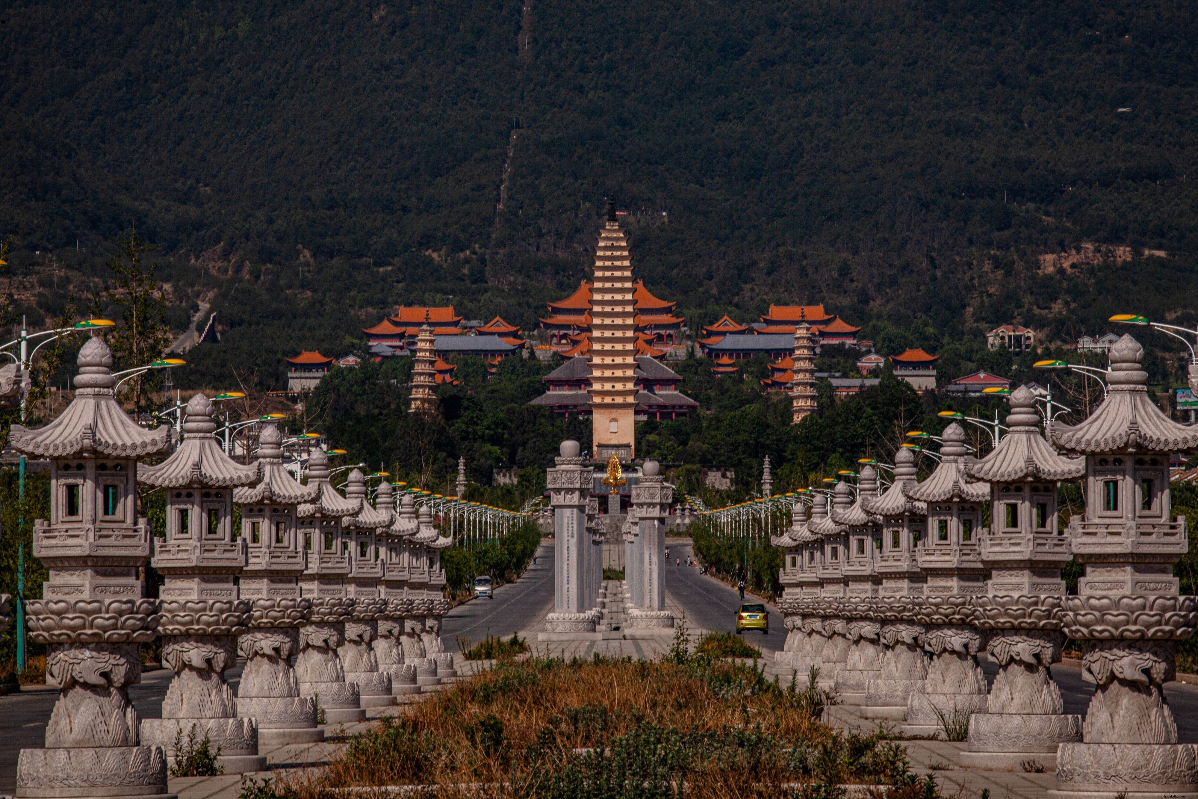 Stunning Symmetrical Statues Lining a Vibrant City Street – Captivating Urban Photo