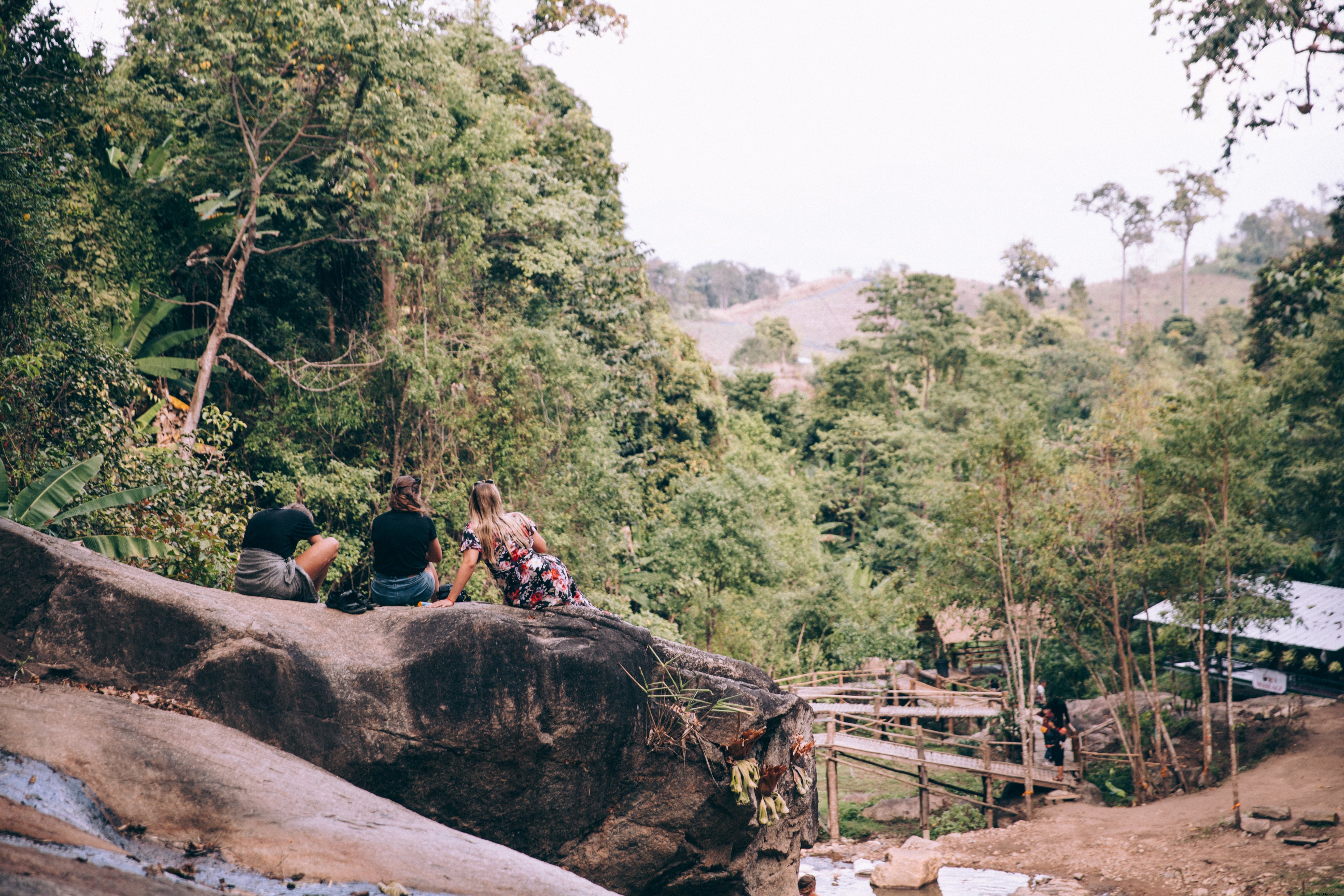 Friends Cherish a Heartwarming Moment with Stunning Scenic Views – Photo