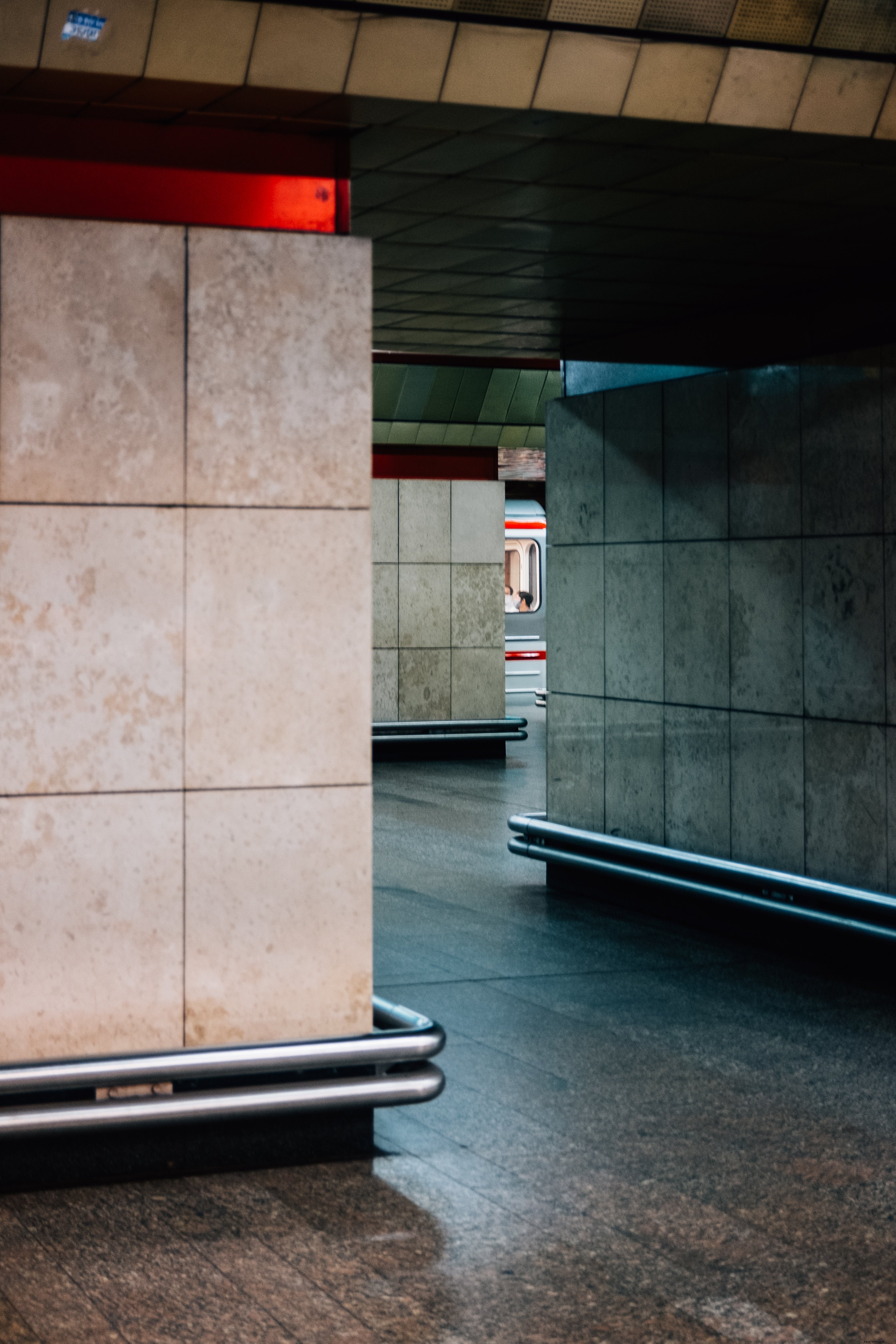 Captivating Winding Hallway in a Modern Public Transit Building – Stunning Photo