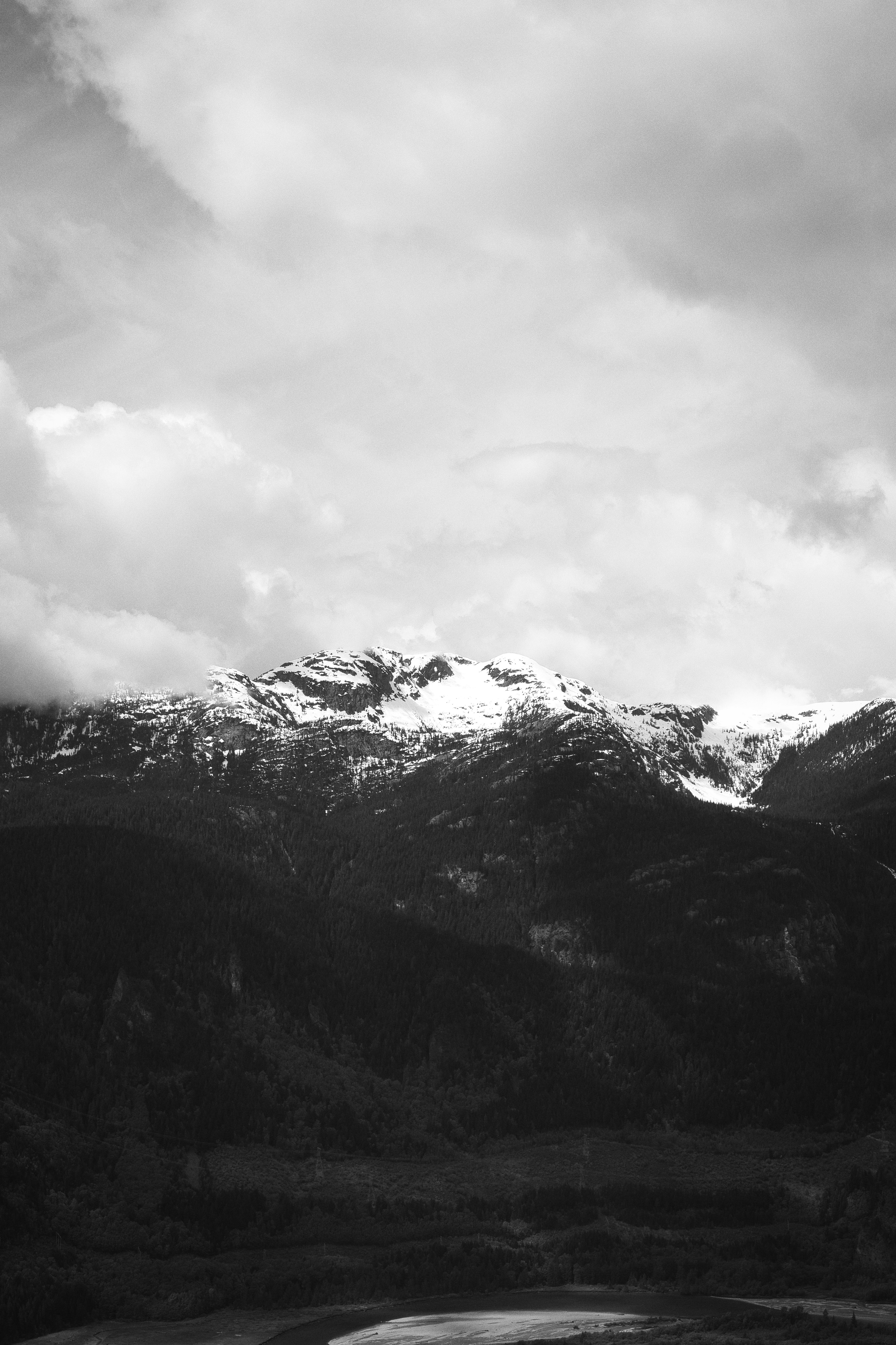 Stunning Monochrome Mountains: Peaks Beneath a Cloudy Sky