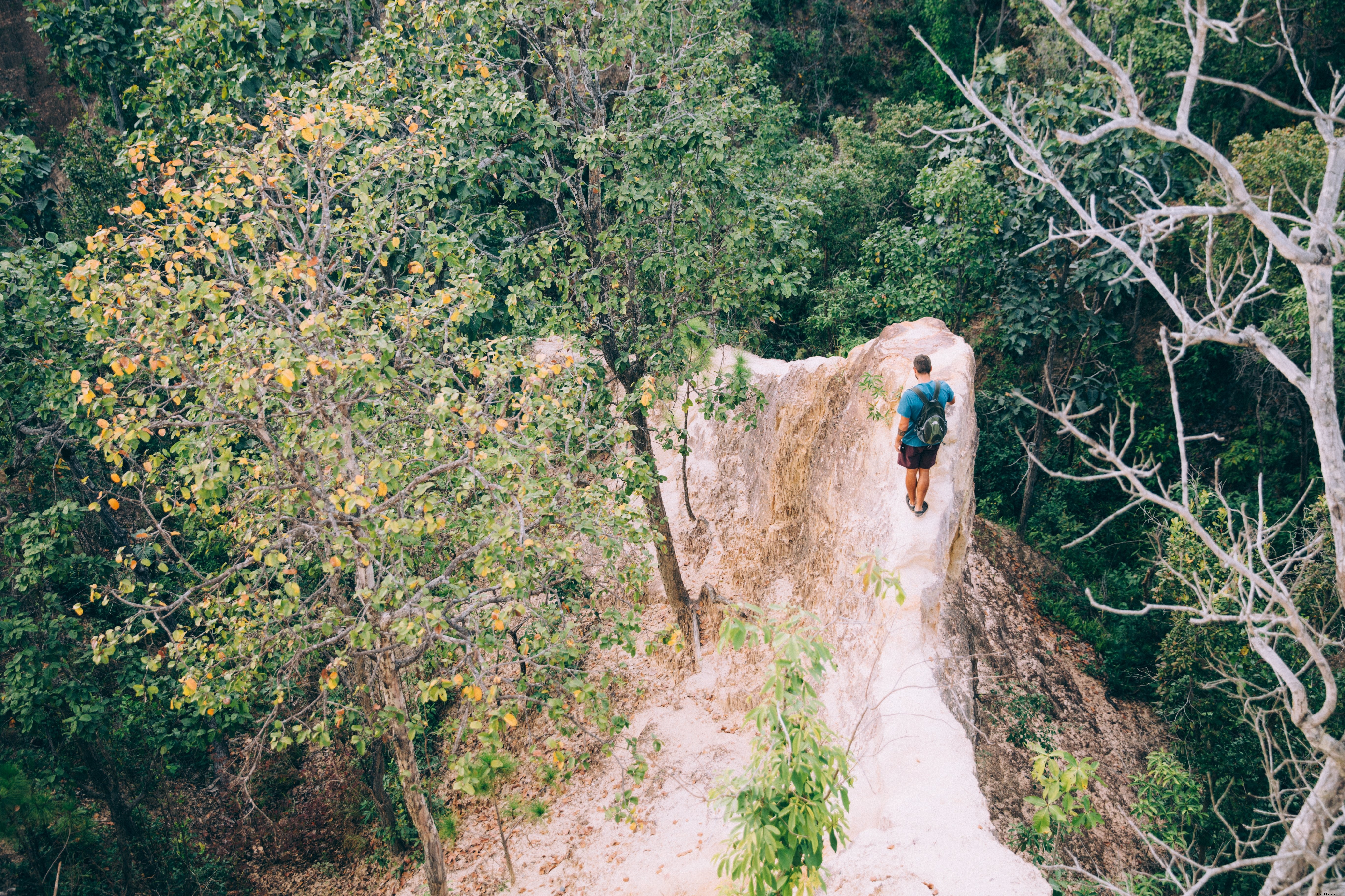 Hiker Bravely Traverses a Narrow Rock Face – Stunning Photo