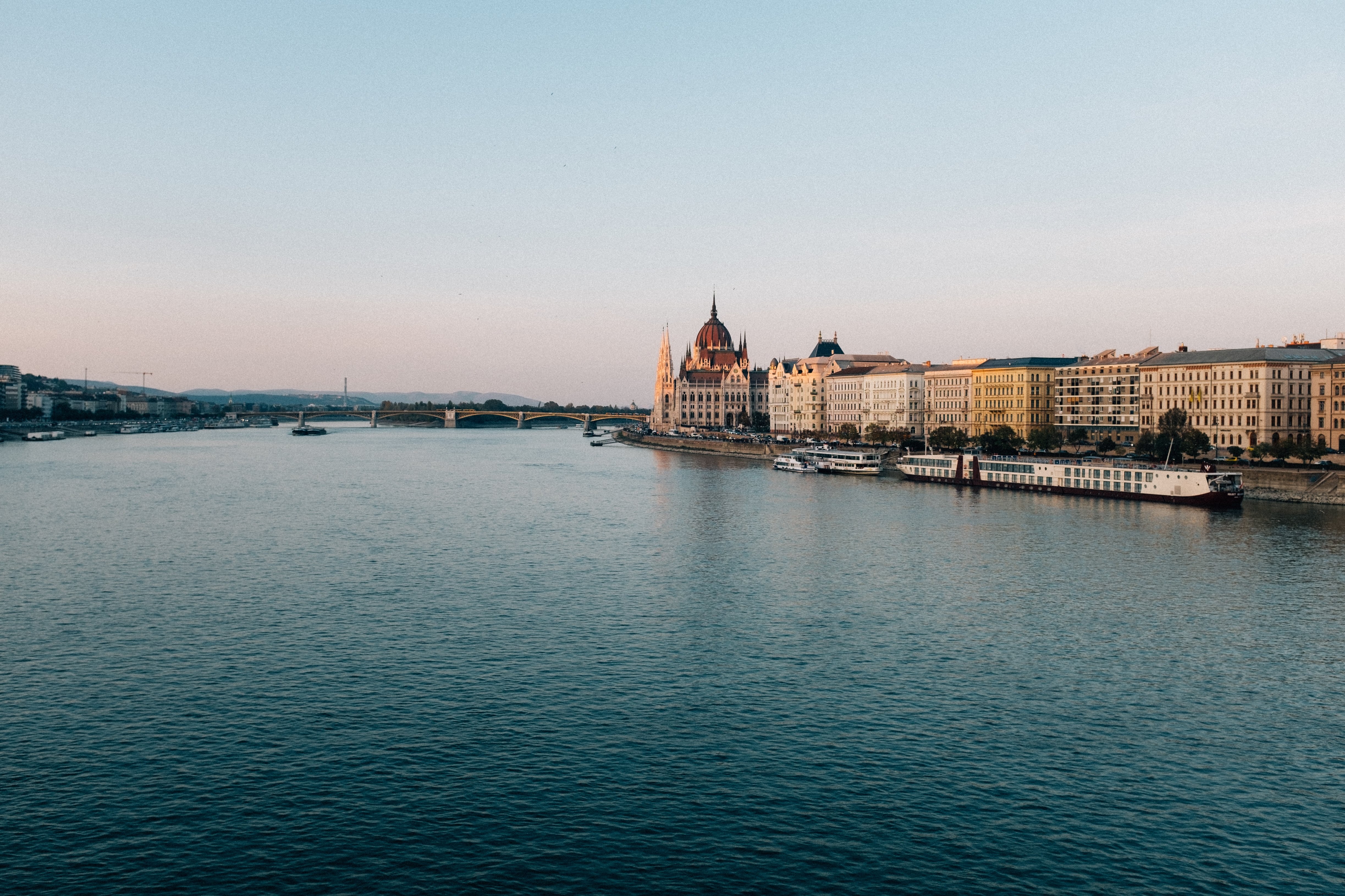Stunning River Scene Framed by Ornate Architecture – Captivating Photo
