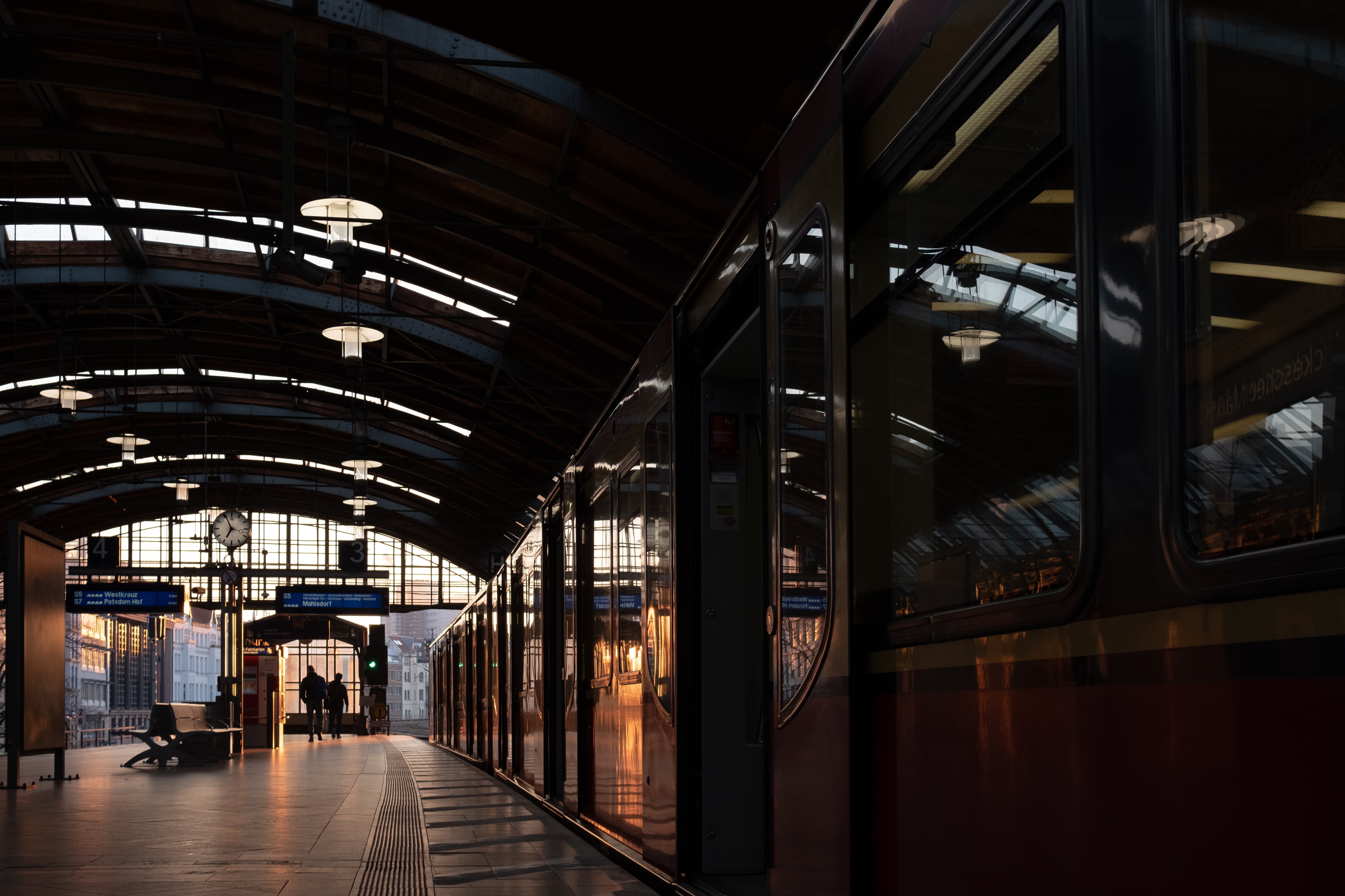 Sunset Illuminates Train Platform: A Stunning Photo