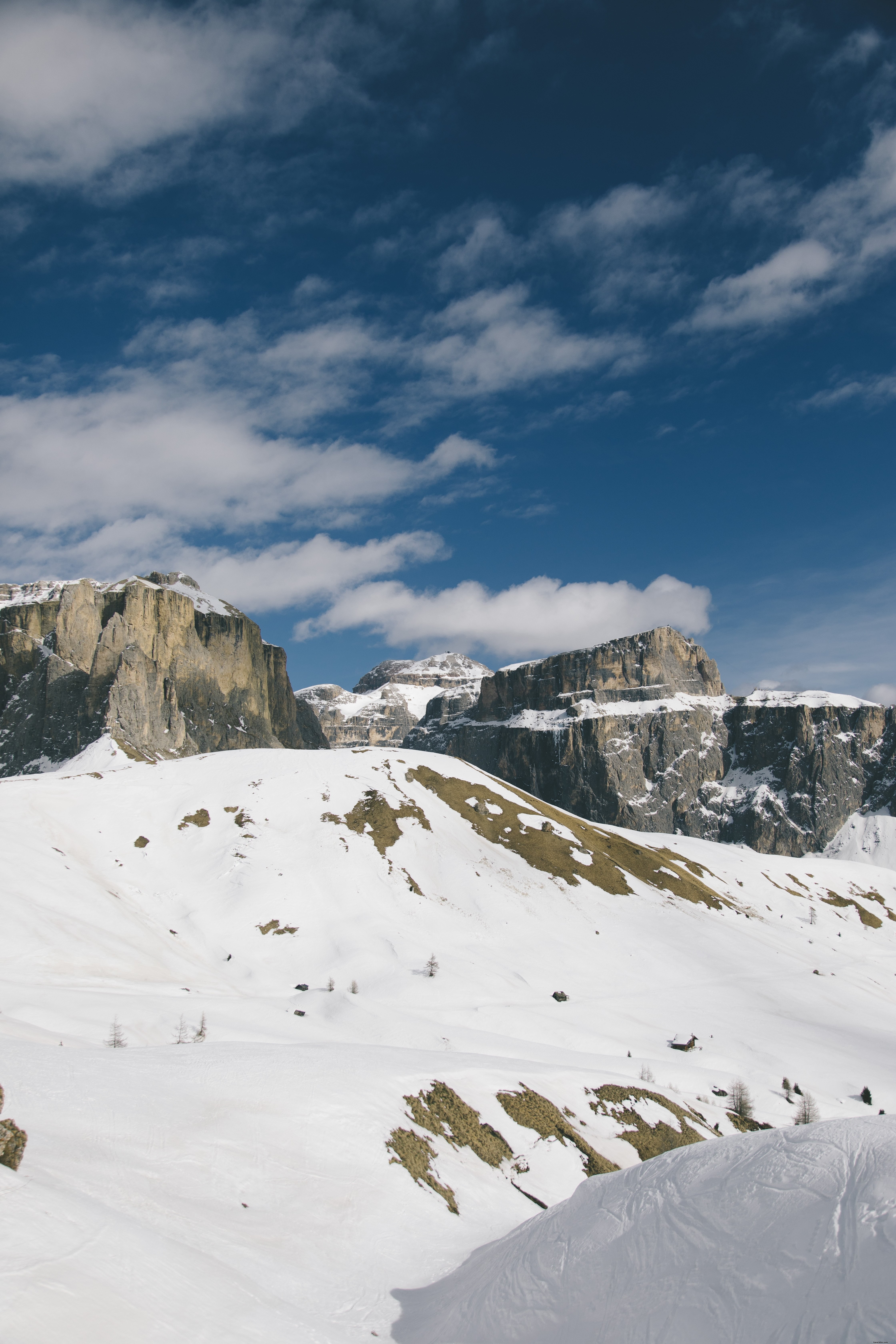 Stunning Rocky Mountain Range on a Sunny Day – High‑Resolution Photo