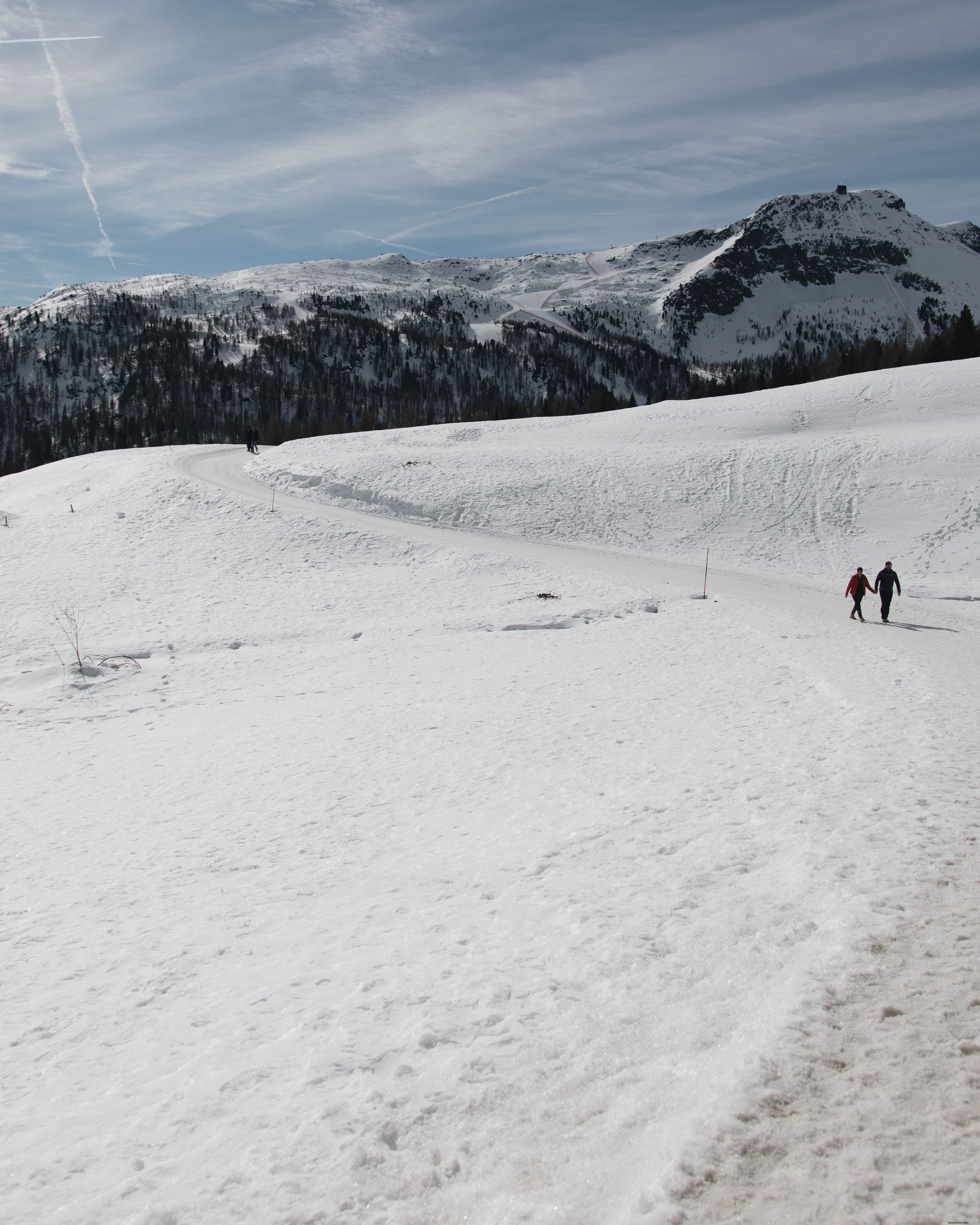 Snow‑Covered Trail Adventure: Hikers Capture Winter Wonder