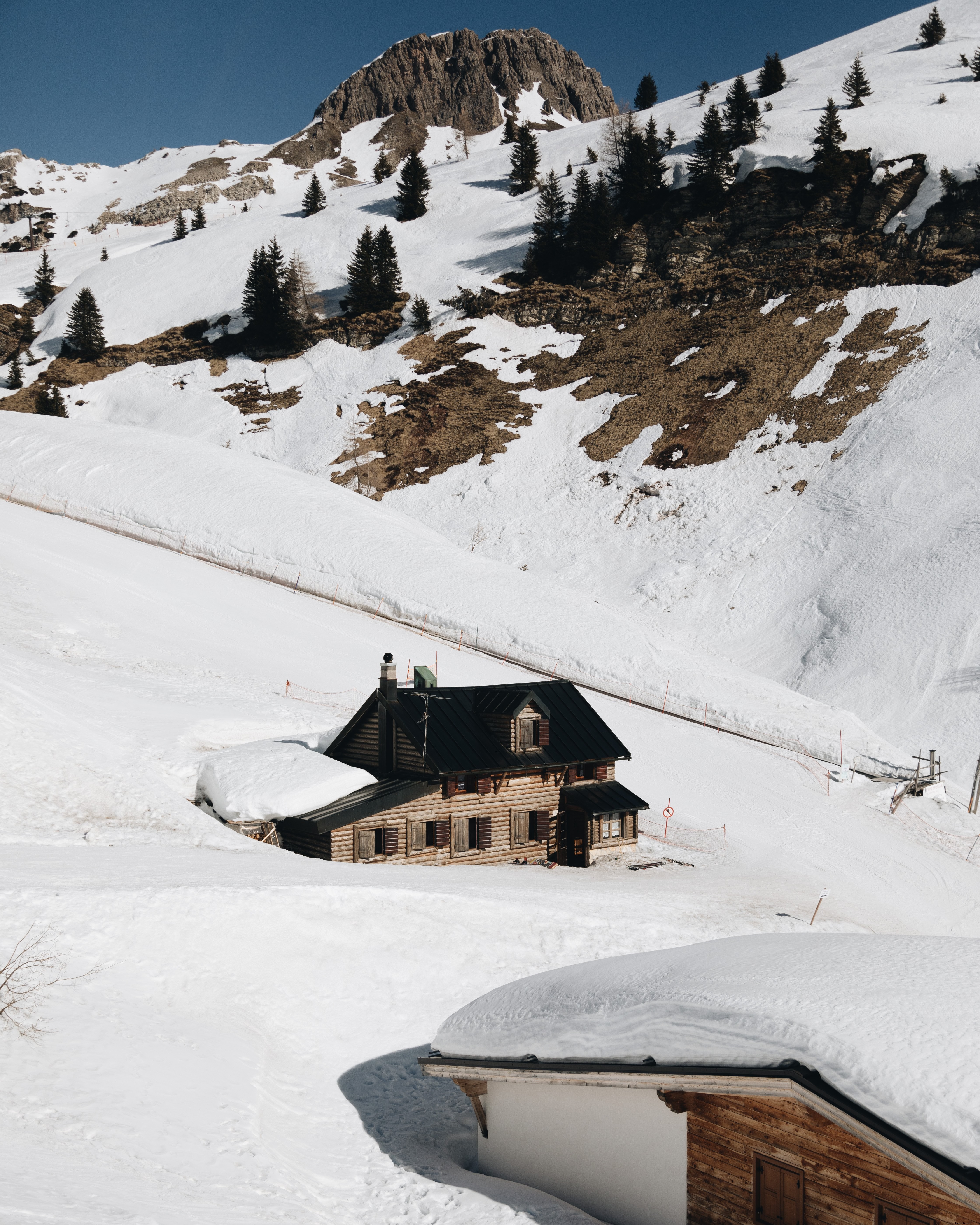 Snowy Mountain Home: A Stunning Photo
