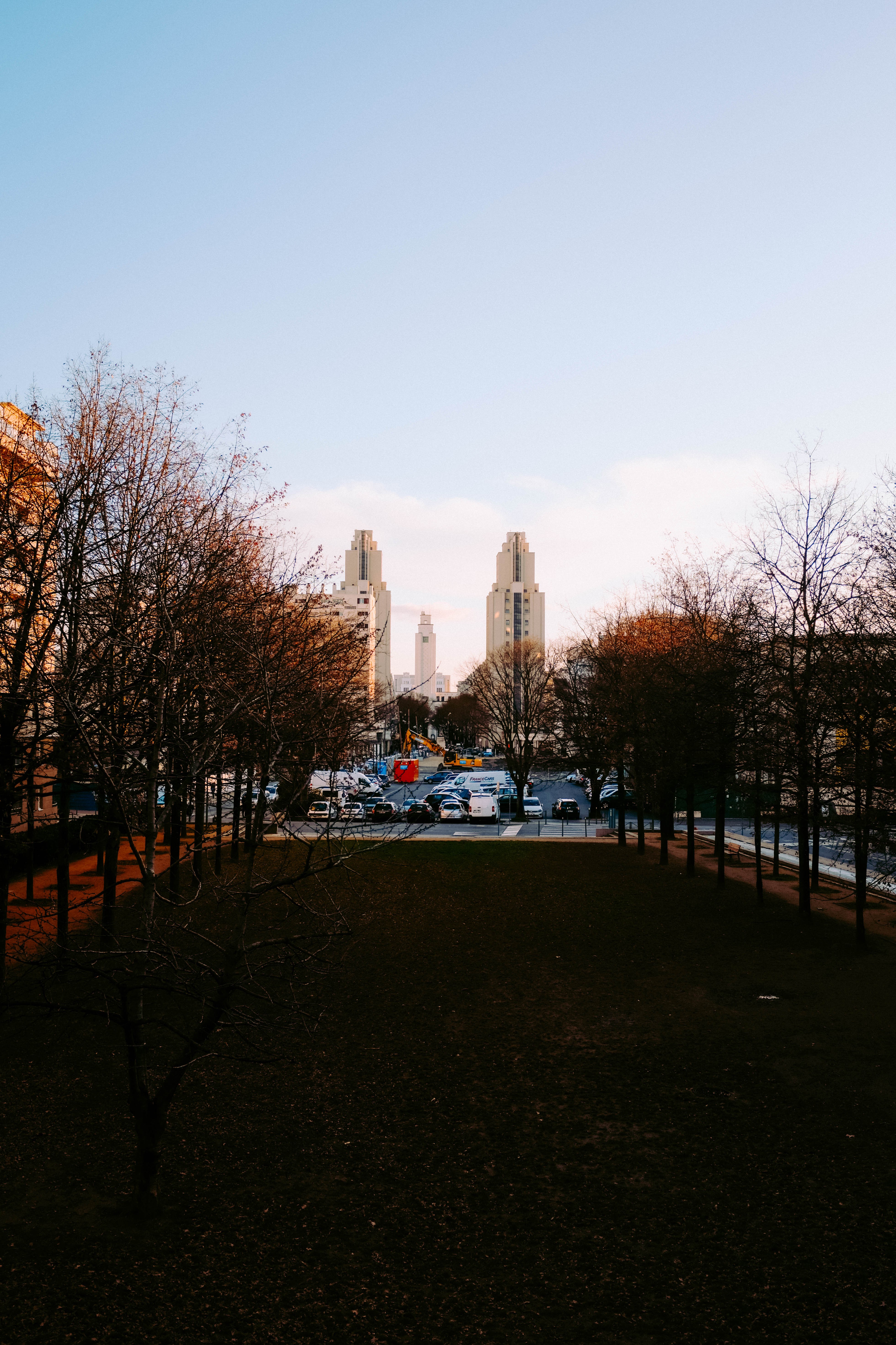 Stunning Twilight View of Skyscrapers – High‑Resolution Photo