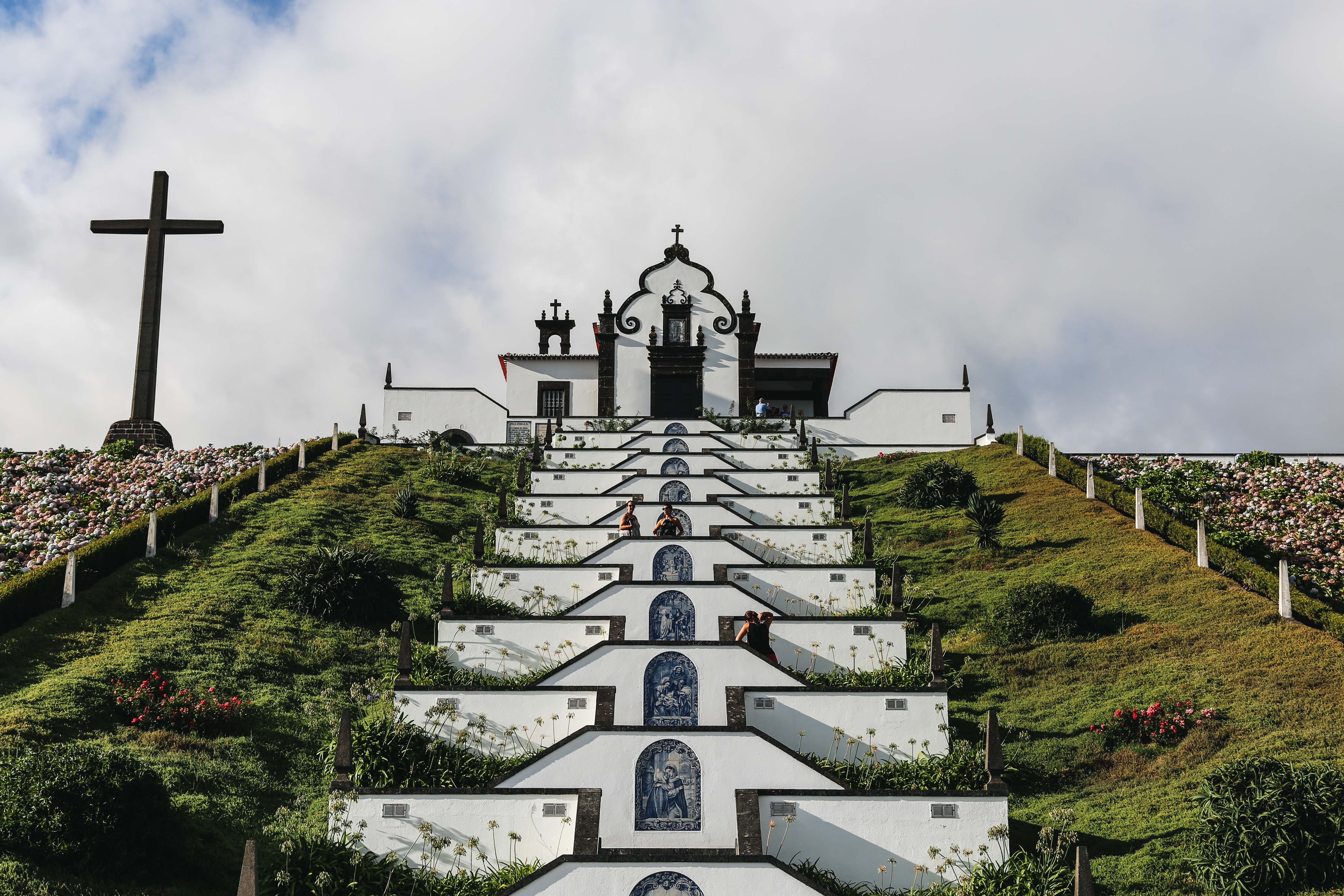 Explore Our Lady of Peace Chapel: A Stunning Photographic View