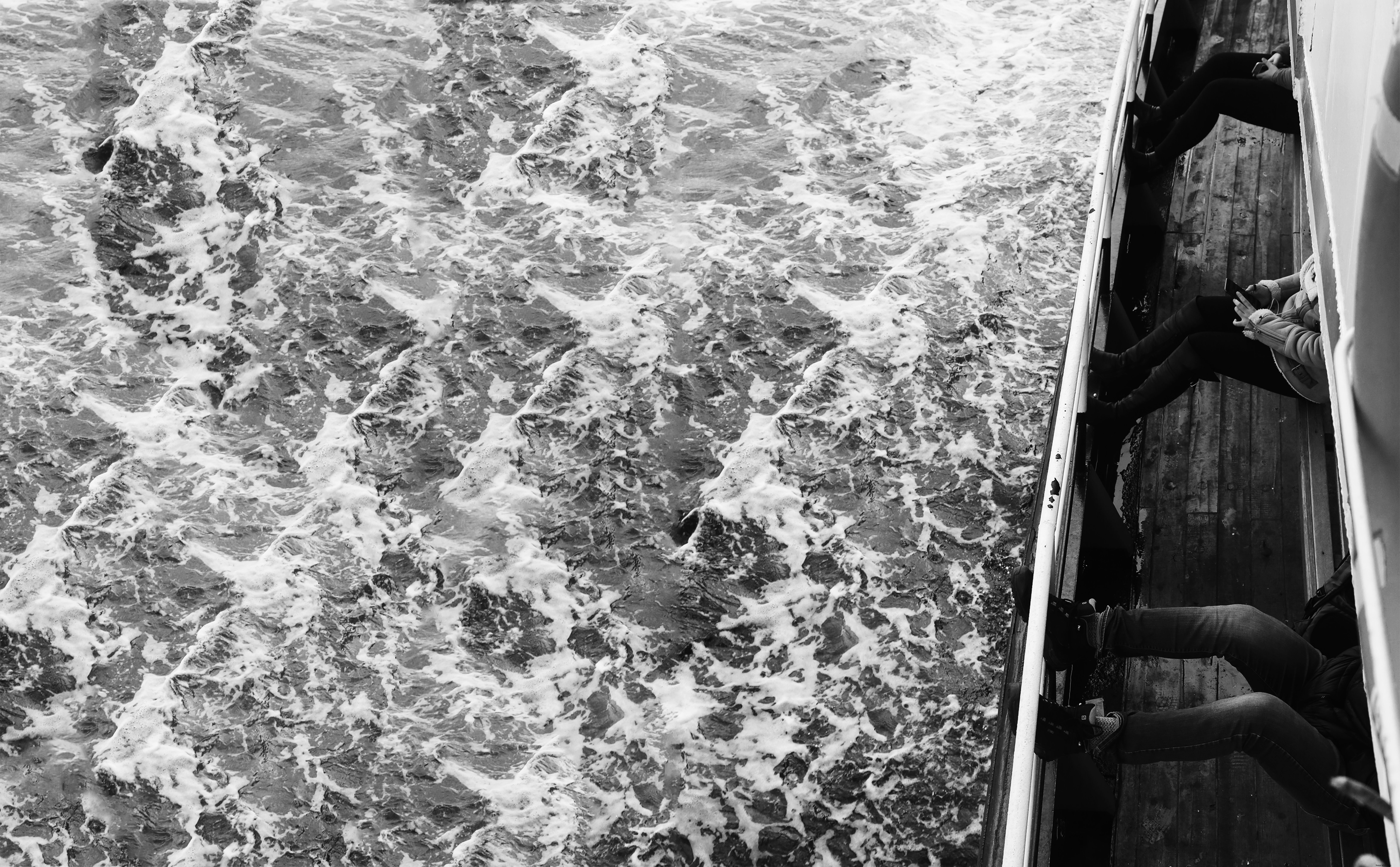 Stunning Black‑White Seascape: Waves and Boaters in Motion