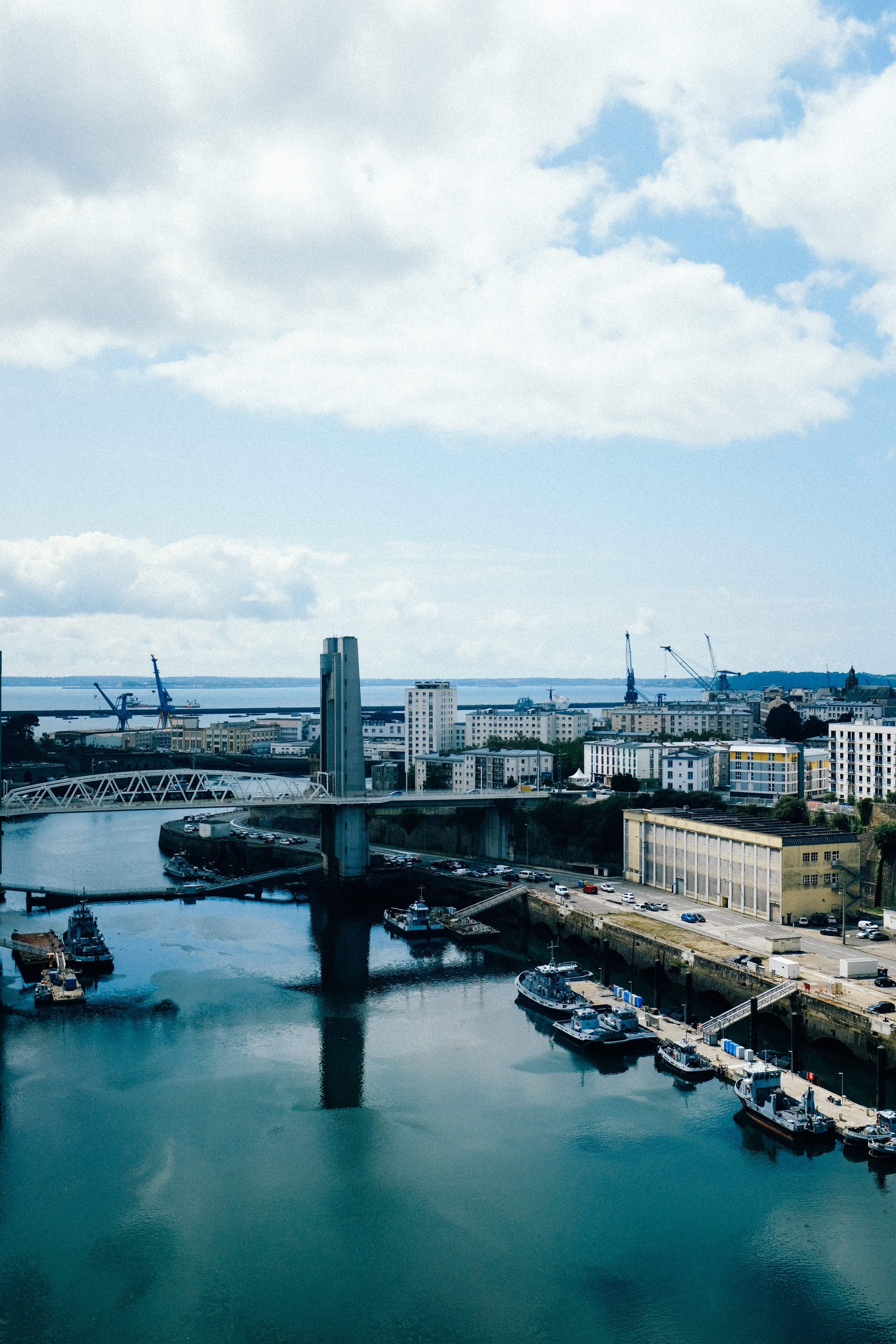 Stunning Cityscape Over Blue Waters: High‑Angle View of Docked Boats and Skyline