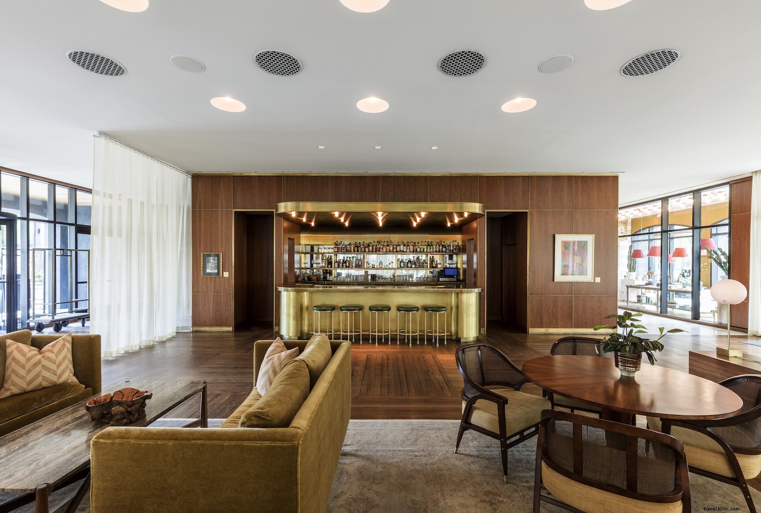Charleston’s 11 Premier Hotel Bars You Must Visit