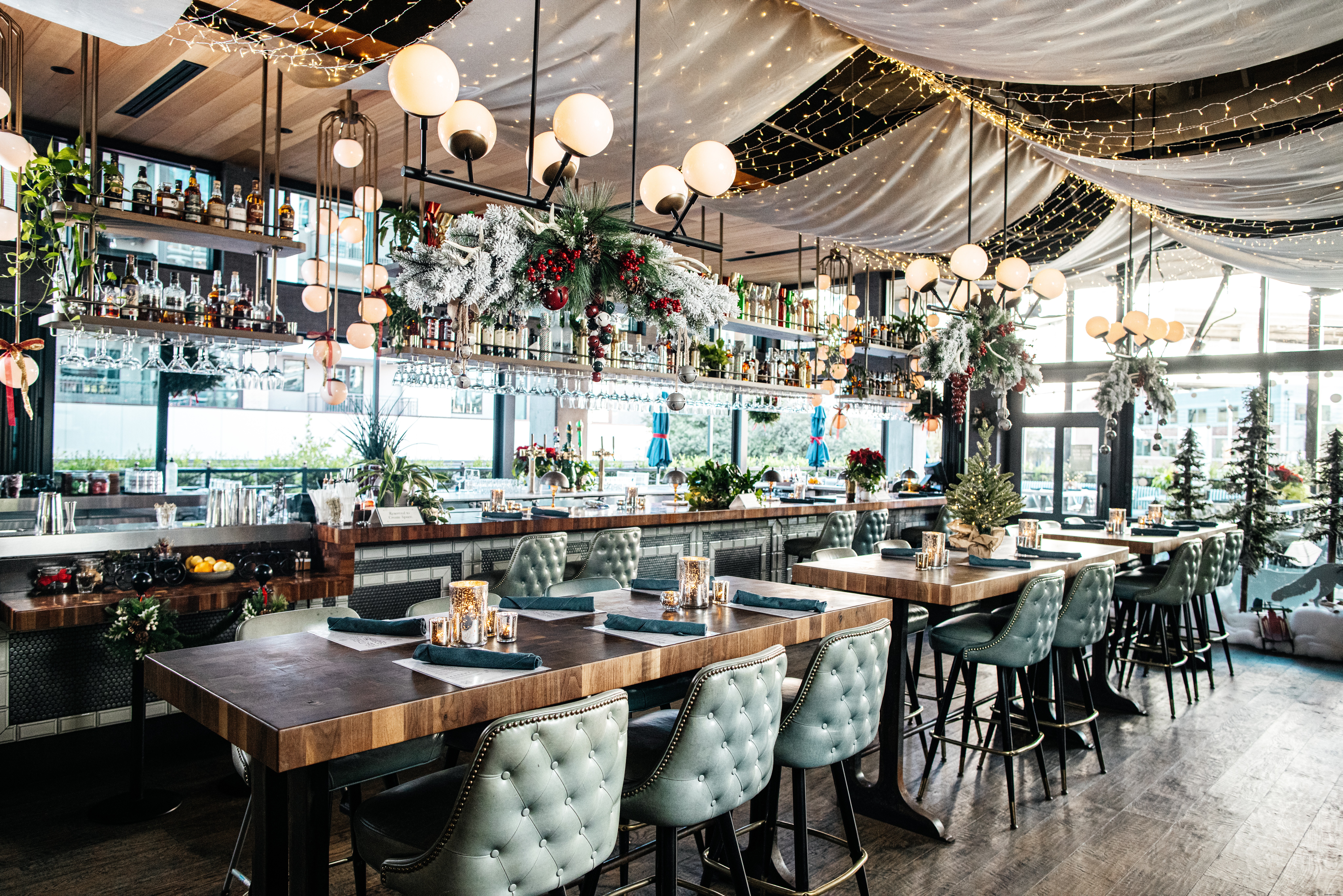 Dallas Holiday Bars: Festive Cocktails & Pop-Up Experiences