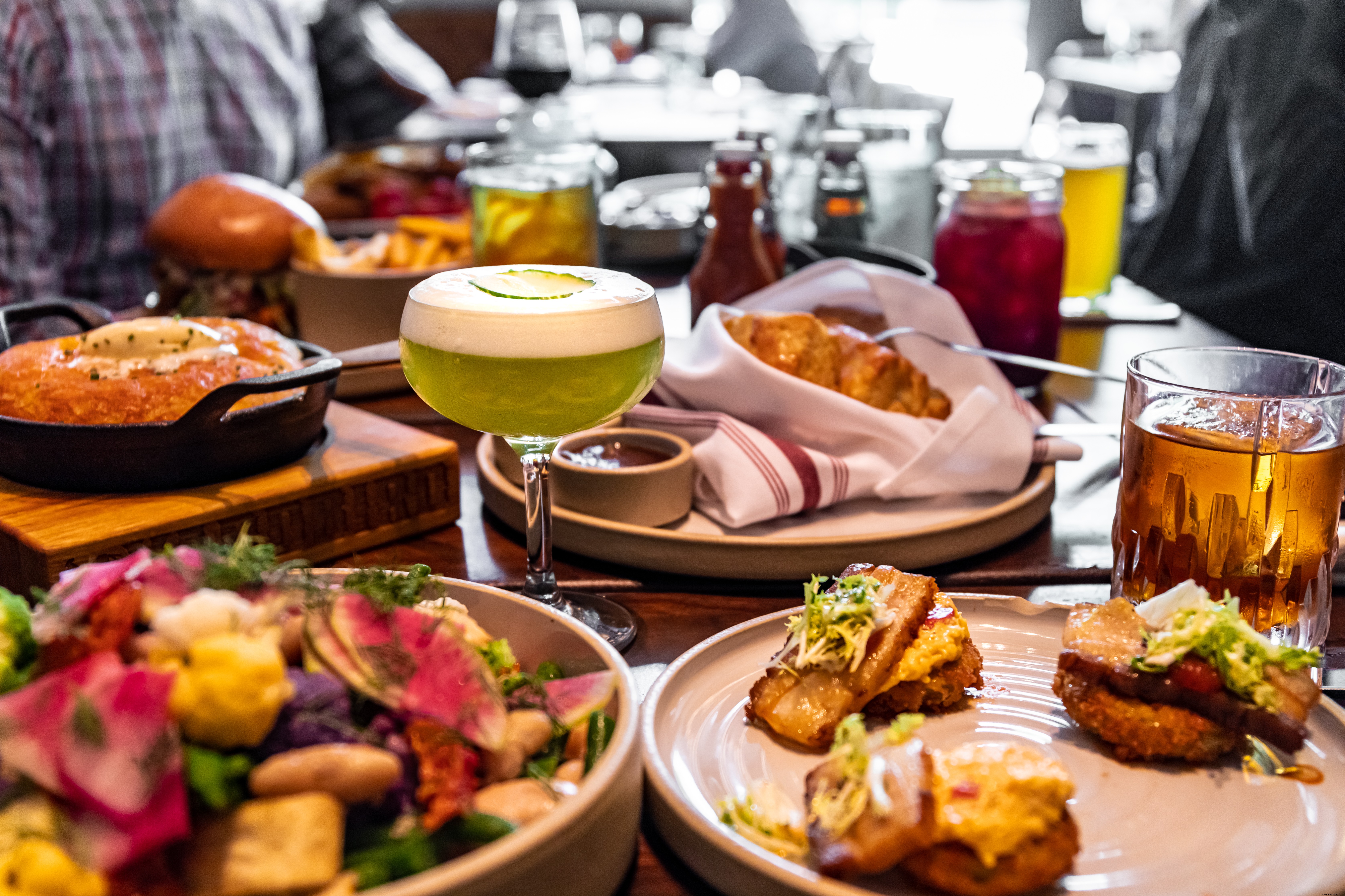 Dallas Fall Date Ideas: From Cozy Cafés to Haunted Adventures