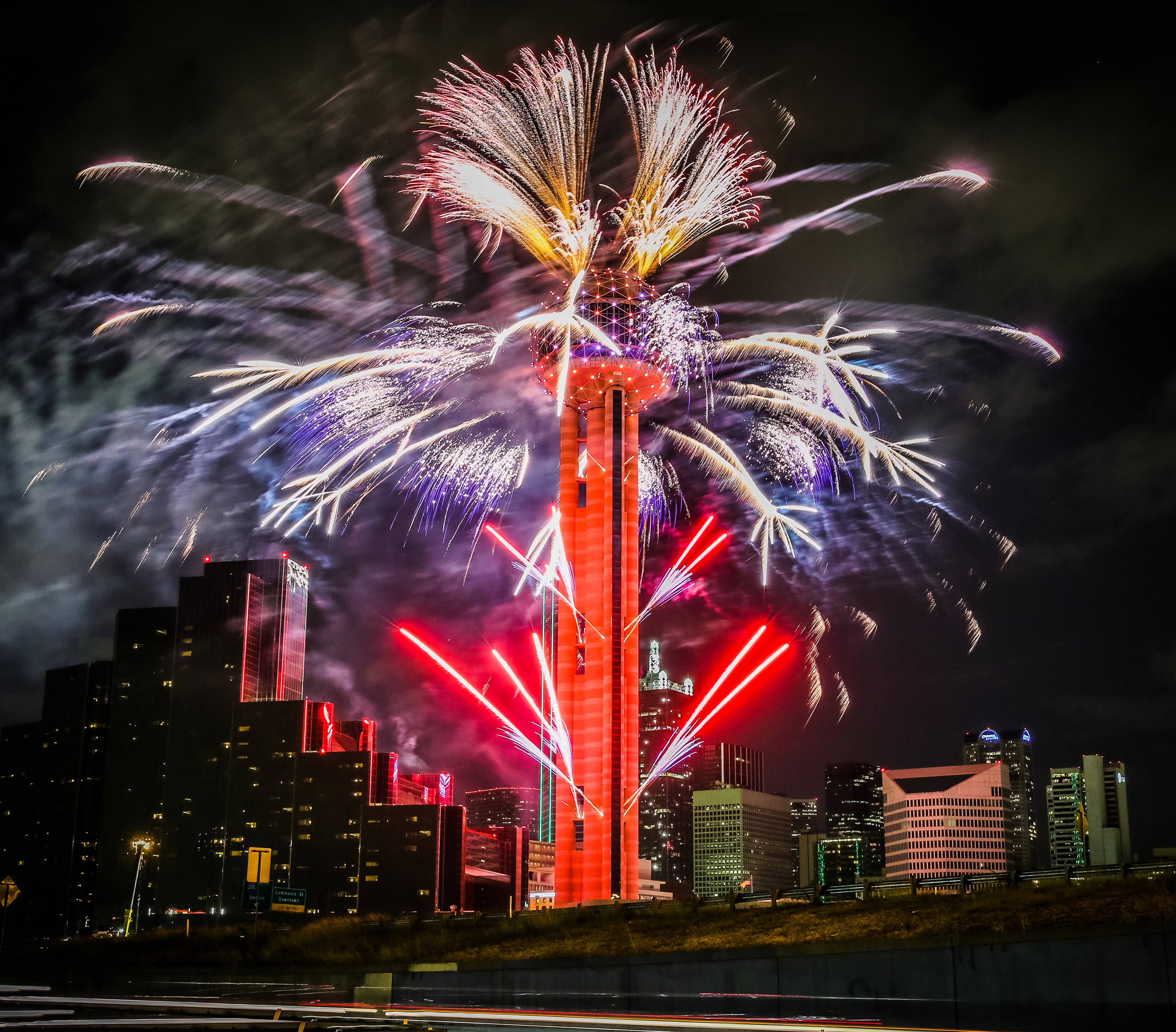Holiday Highlights at Reunion Tower’s GeO‑Deck