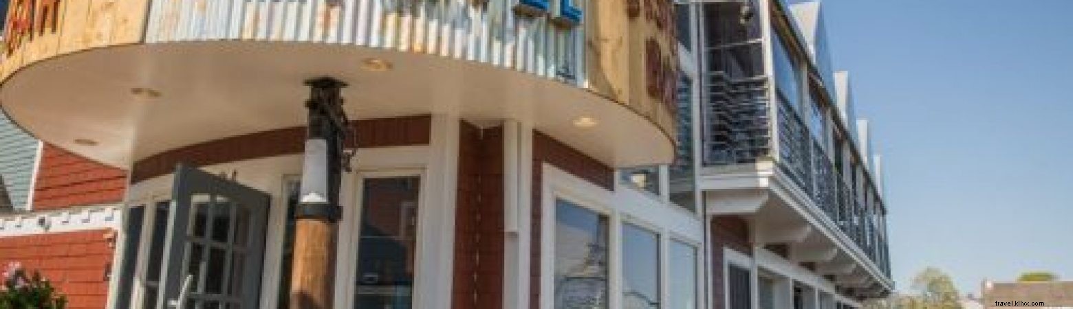 Sea Level Oyster Bar – Fresh Seafood & Harbor Views in Salem