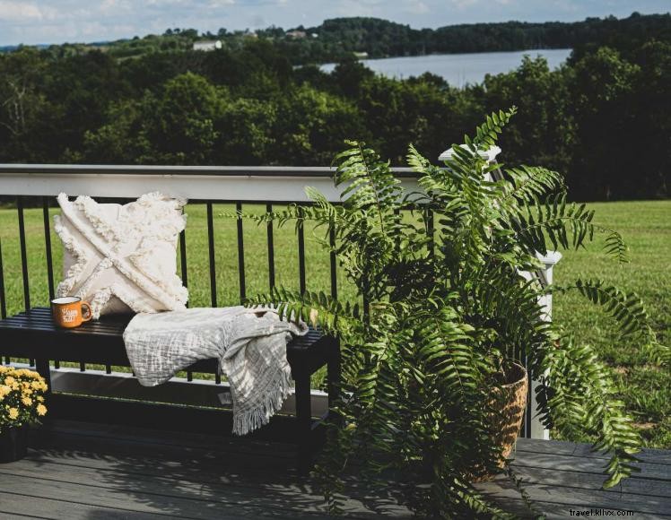 Southern Viking Bed & Breakfast – Lakeside Luxury with Hot Tub, Pool, & Activities