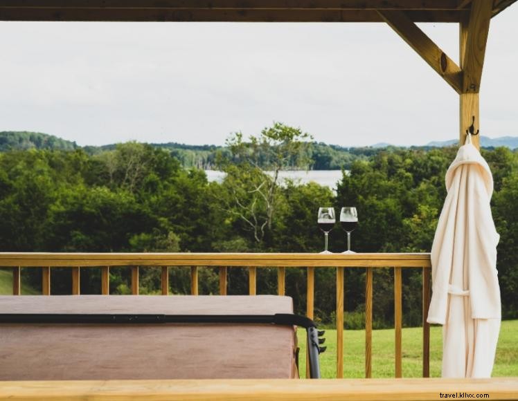 Southern Viking Bed & Breakfast – Lakeside Luxury with Hot Tub, Pool, & Activities