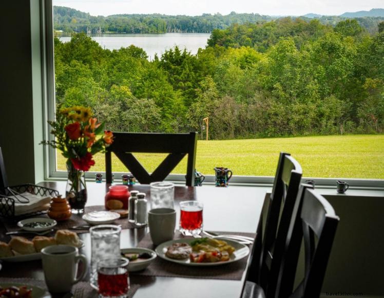 Southern Viking Bed & Breakfast – Lakeside Luxury with Hot Tub, Pool, & Activities