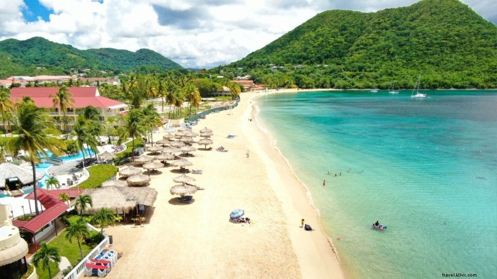 Top 10 Caribbean Beaches & Family‑Friendly Stays