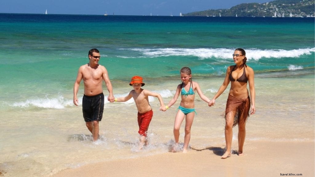 Top 10 Caribbean Beaches & Family‑Friendly Stays