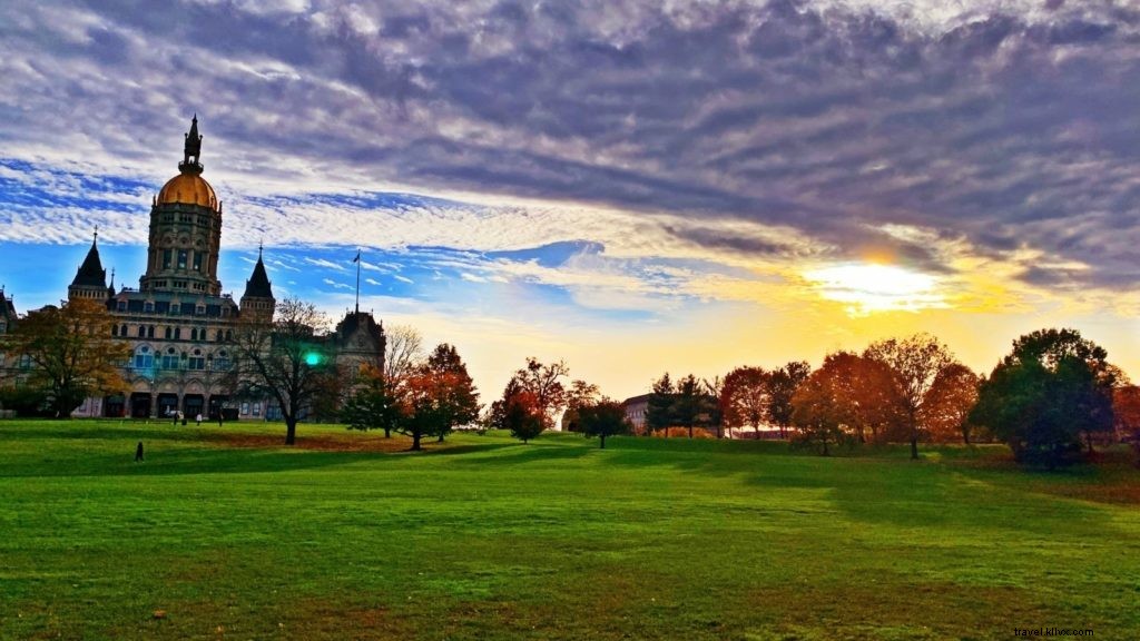 Top 10 New England Towns for Family Fall Getaways