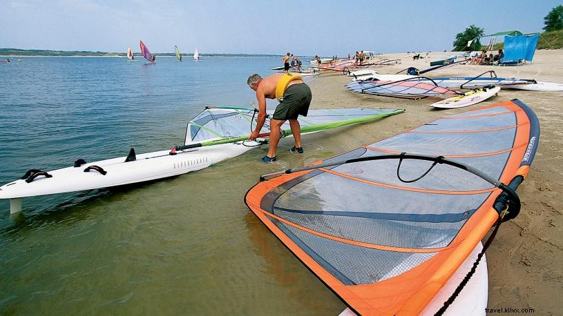 Explore Nebraska’s Lakes: From Beach Relaxation to Thrilling Water Adventures