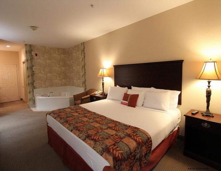 Ramada Inn – Pet‑Friendly Comfort with Indoor Pool & Jacuzzi in Shelbyville, KY