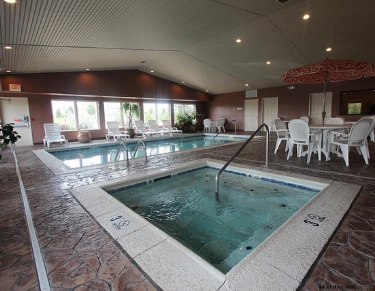 Ramada Inn – Pet‑Friendly Comfort with Indoor Pool & Jacuzzi in Shelbyville, KY