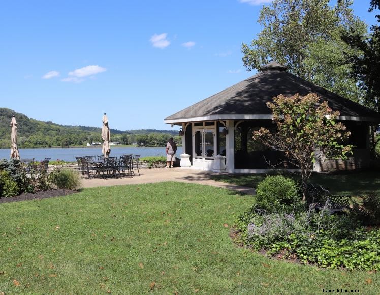 Riverside Inn & B&B – Elegant Ohio River Retreat with Suites, Dining & Event Spaces