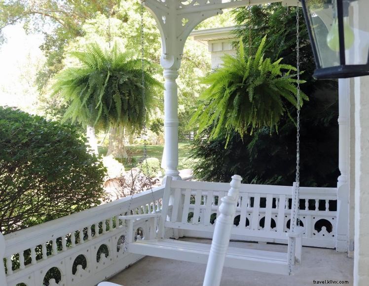 Riverside Inn & B&B – Elegant Ohio River Retreat with Suites, Dining & Event Spaces