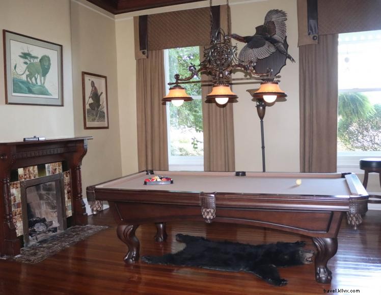 Riverside Inn & B&B – Elegant Ohio River Retreat with Suites, Dining & Event Spaces