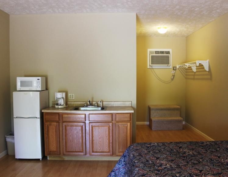 Riverside Inn – Family‑Owned Motel with River Views & Modern Comfort in Jamestown, KY