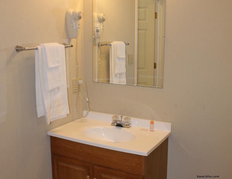 Riverside Inn – Family‑Owned Motel with River Views & Modern Comfort in Jamestown, KY