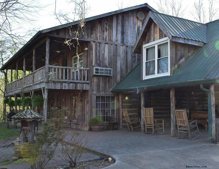 River Breeze Cabin – Luxury Rustic Retreat on the Cumberland River