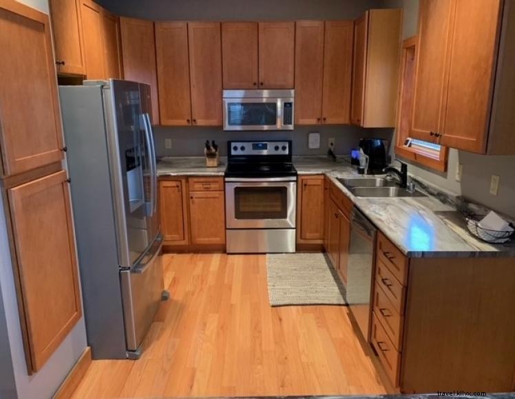 Rusty s Landing: Elegant 3-Bedroom Lake Cumberland Vacation Home