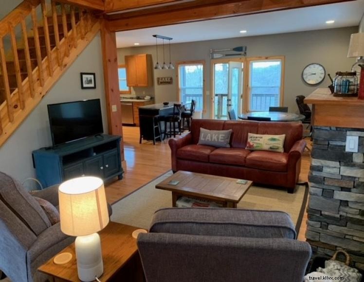 Rusty s Landing: Elegant 3-Bedroom Lake Cumberland Vacation Home