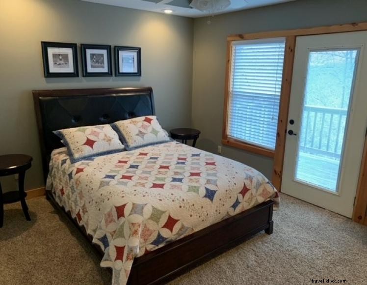 Rusty s Landing: Elegant 3-Bedroom Lake Cumberland Vacation Home