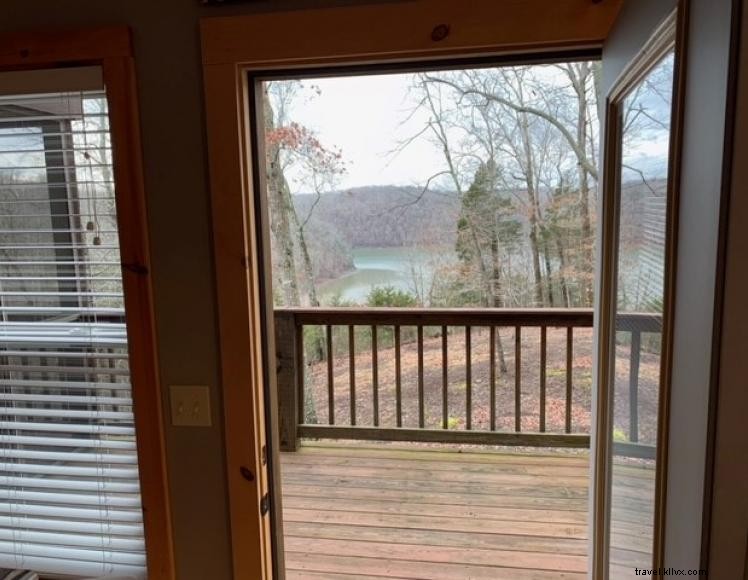 Rusty s Landing: Elegant 3-Bedroom Lake Cumberland Vacation Home