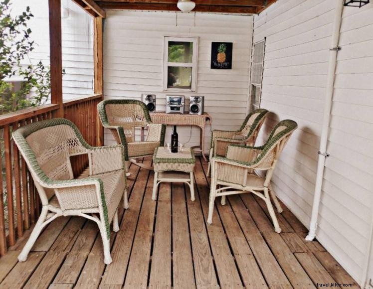 River Peek Cottage – Cozy Riverfront Retreat in Augusta, KY