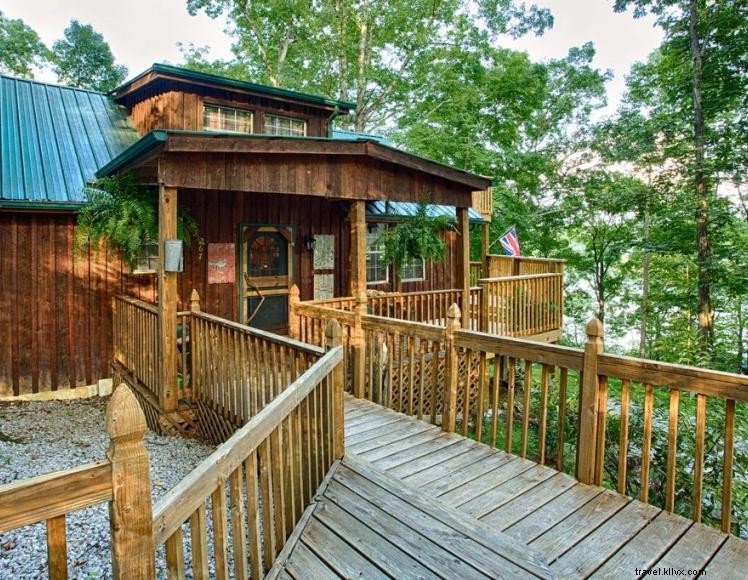 Rustic‑Luxury Lakefront Cabin