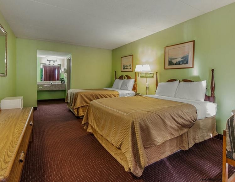 Rodeway Inn – Comfortable Valley View Stay in Mount Vernon, KY
