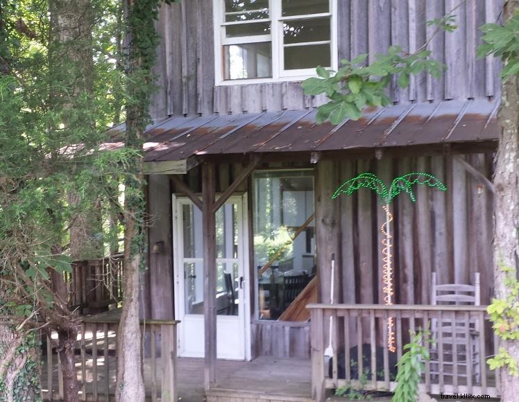 Rockin  C Cabin – Rustic Retreat with Modern Comforts