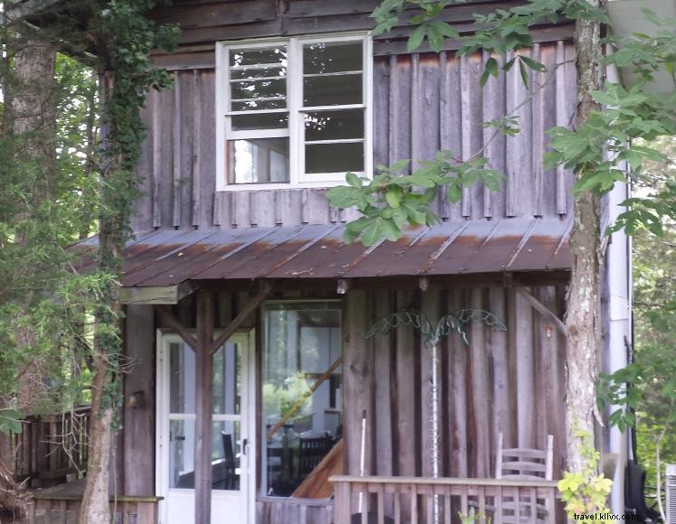 Rockin  C Cabin – Rustic Retreat with Modern Comforts