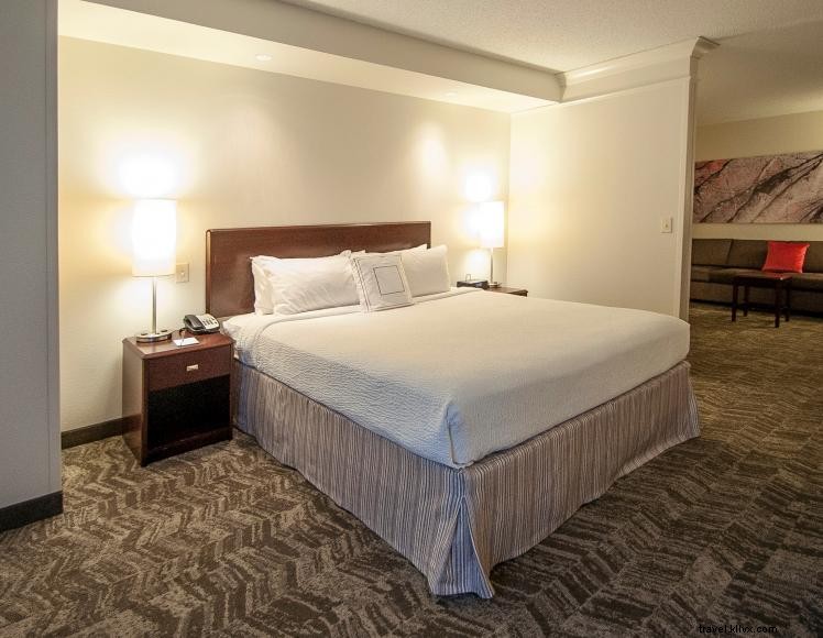 SpringHill Suites Louisville Airport – Convenient, Spacious Hotel for Business & Leisure