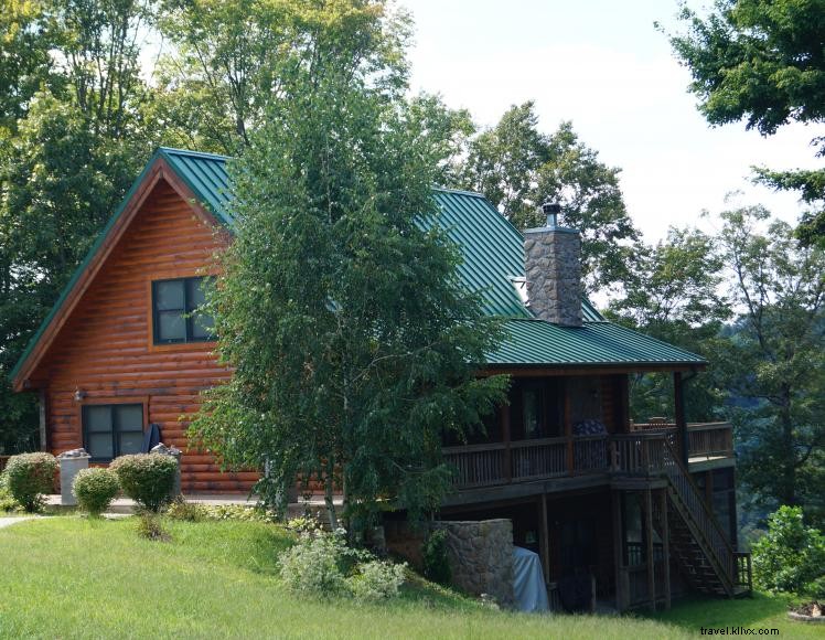Stillwater Log Home – Spacious 4‑Bed, 3‑Bath Lake Cumberland Cabin Rental