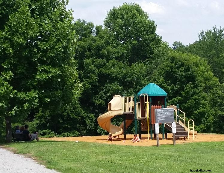 Smith Ridge Campground: 80 Sites, 62 with Electric Hookups, Water Access, Family‑Friendly Amenities in Campbellsville, KY