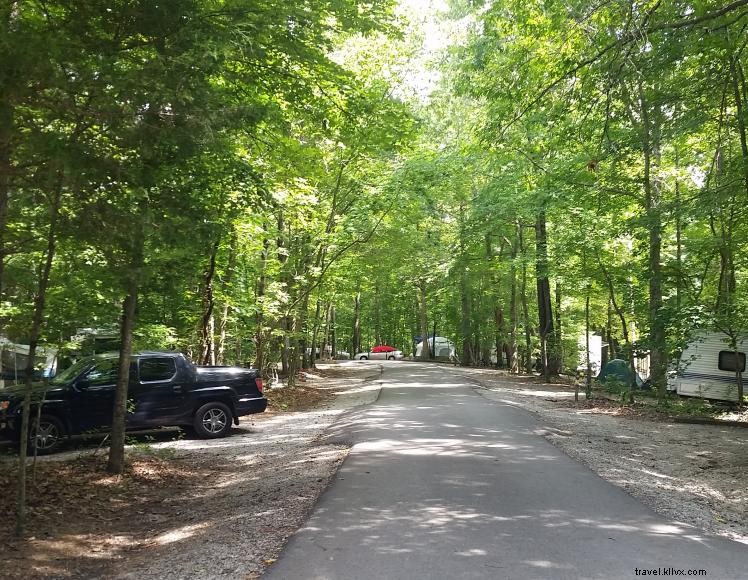 Smith Ridge Campground: 80 Sites, 62 with Electric Hookups, Water Access, Family‑Friendly Amenities in Campbellsville, KY