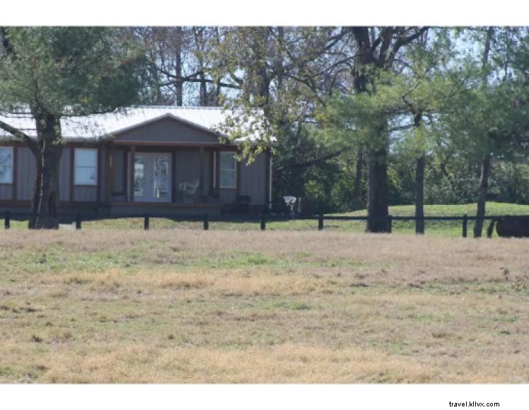 Springwood Cottage – A Quiet 2-Bedroom Retreat Adjacent to a Thoroughbred Farm