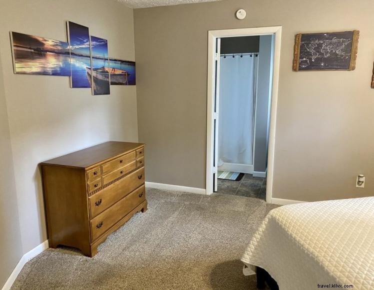 Shady Lake Hideaway: Pet-Friendly Hexagonal Cabin Near Lake Cumberland