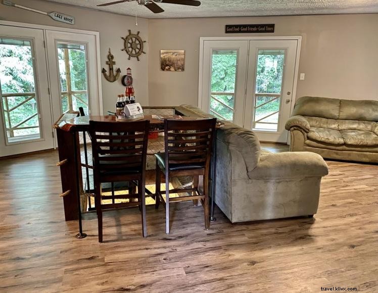 Shady Lake Hideaway: Pet-Friendly Hexagonal Cabin Near Lake Cumberland